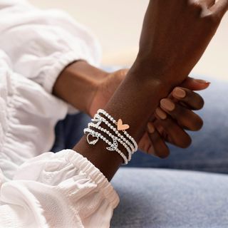 acotis's tweet photo. #wriststack of dreams 💫✨ Tag a friend who needs to see this.
#acotisdiamonds #acotis #jomajewellery #wriststack #friendship https://t.co/iDxrjsW9NP