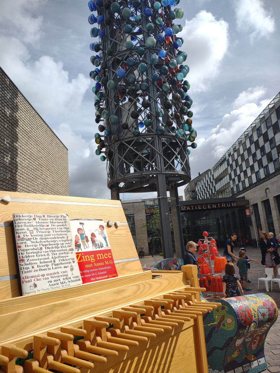 Wat was het gisteren leuk bij het voorleesconcert. Volgende week zaterdag (28/5,11-12u) een muzikale kindervoorstelling door Lydia Zwart met buikspreekpoppen! #vleuterweide #gratis #carillon