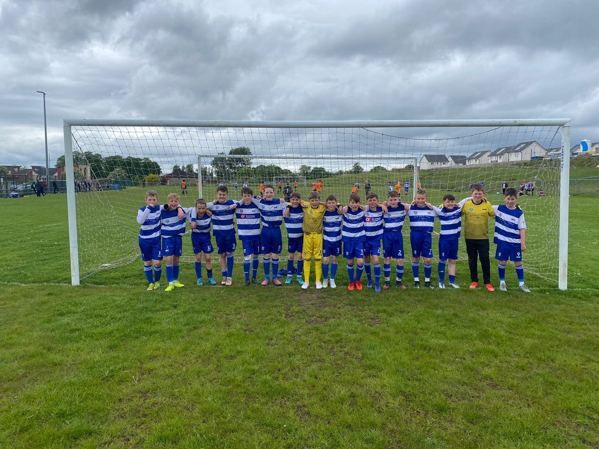 DyceBoys2010's tweet photo. Brilliant day out for the lads starting off with there first 11 asides game against Cranhill in Glasgow.⚪️🔵
Then off to excelsior Stadium to support @DyceBC2006 wining the Scottish Cup 🔵⚪️🔵⚪️ 🏆 https://t.co/LSJHzEJ0yz