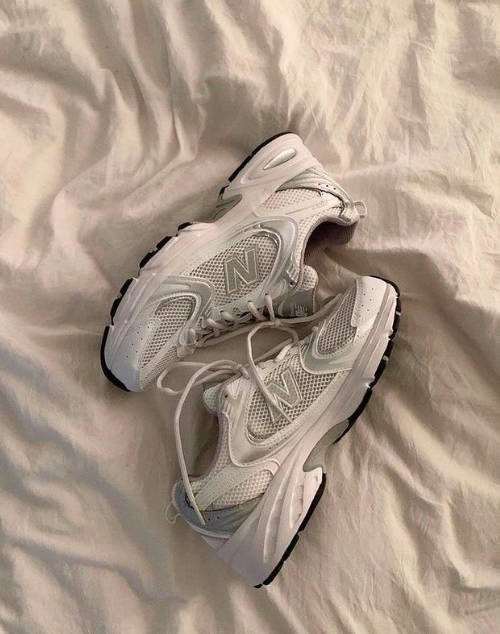 BrandStoreCom's tweet photo. Starting the week in #fastselling trainers๐ Always trending ๐ฏ
https://t.co/Dj68eSiNbT
#newbalance https://t.co/7aX6NzsAWc
