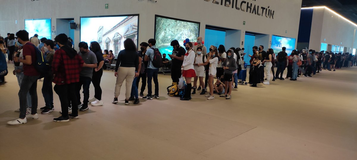 Gaborosado's tweet photo. 2do Día de Actividades en el *Tsunami Comic Con Mérida 2022* 

Y la Gente, ya haciendo fila para accesar.
.En el Centro de Convenciones Siglo 21, en Mérida Yucatán. https://t.co/L5RwPI7rRH