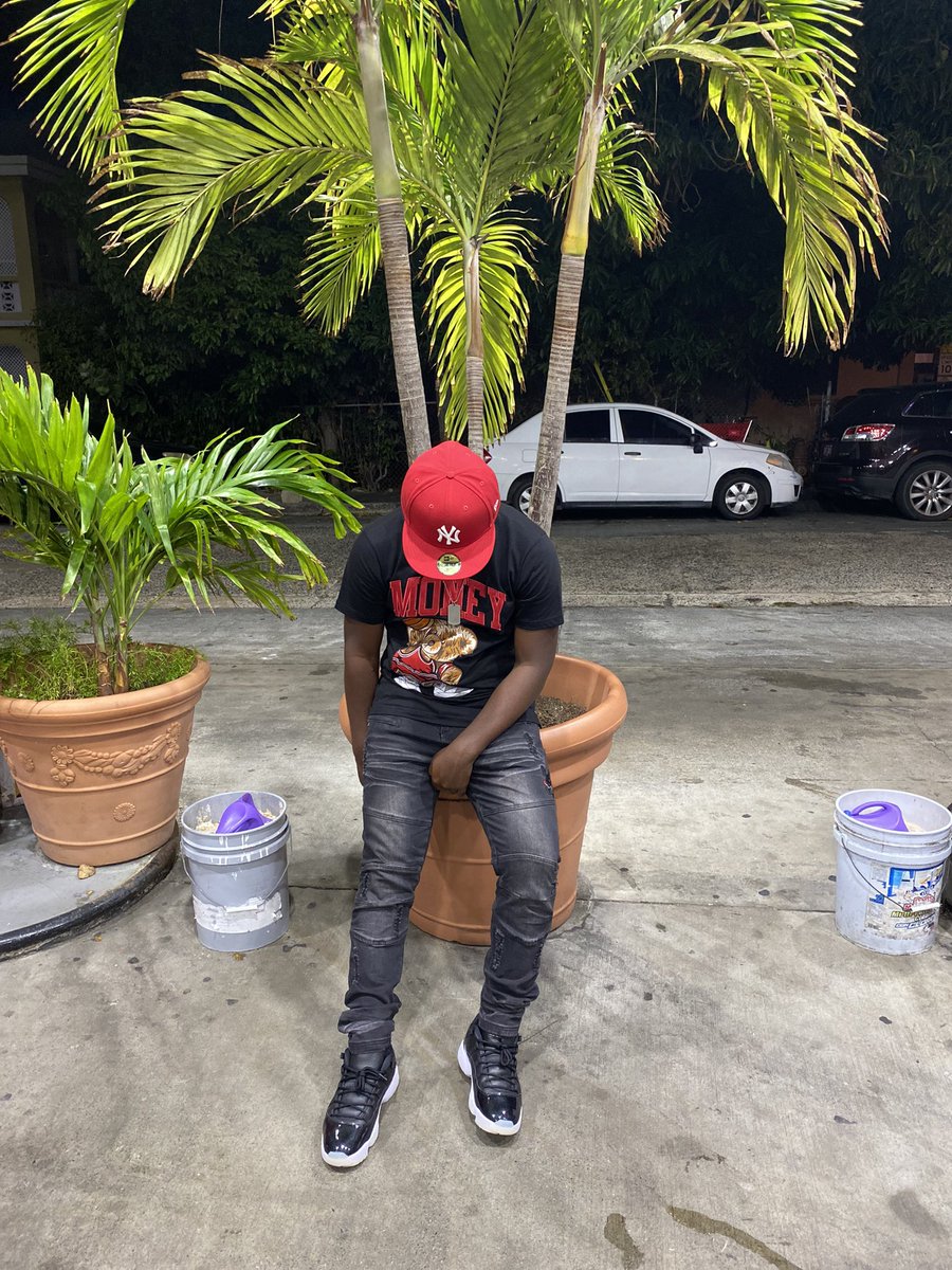 Moii_340's tweet photo. “Blood 🩸means we related , but loyalty means we family 🫶🏾🖤” #virginislands #stthomas #stthomasvi https://t.co/TrCUFYz1Hy