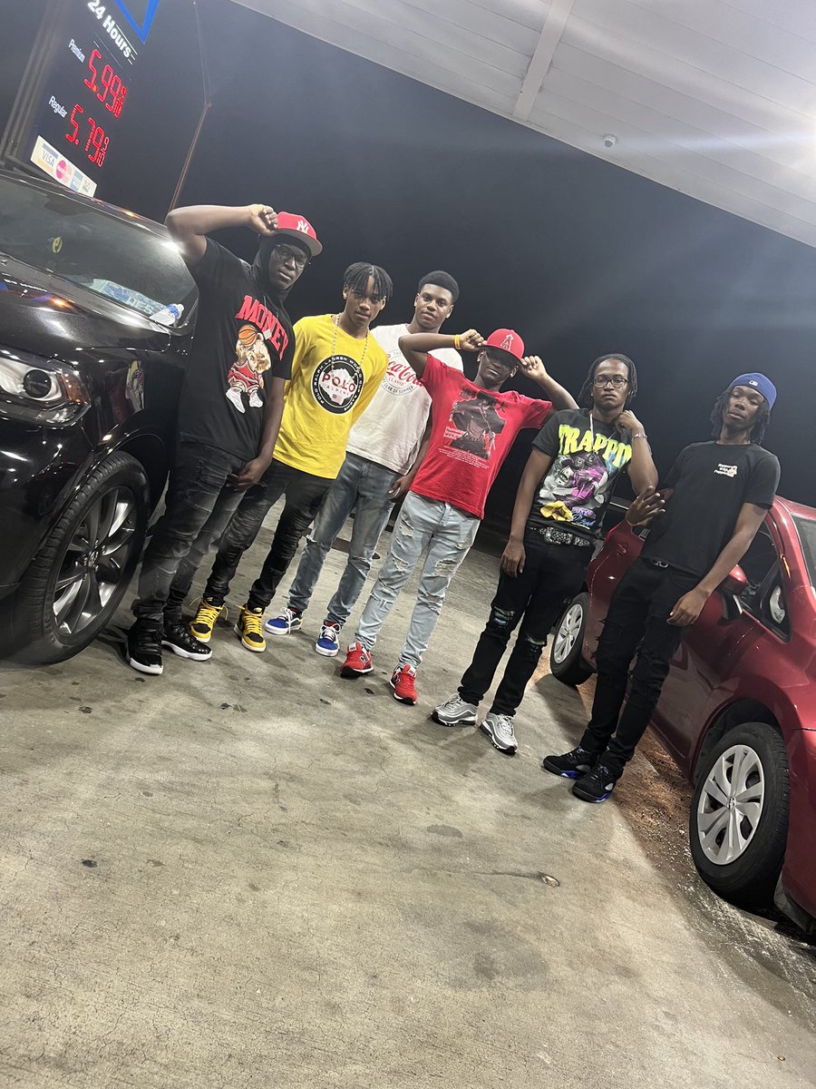 Moii_340's tweet photo. “Blood 🩸means we related , but loyalty means we family 🫶🏾🖤” #virginislands #stthomas #stthomasvi https://t.co/TrCUFYz1Hy