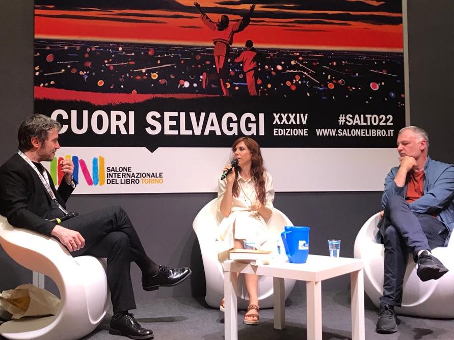 BBEditore's tweet photo. Al #SalTo2022 @SalonedelLibro
 nella #SalaRosa #FrancescaZupin con «Salvamento» insieme a #GiordanoMeacci e @LucioPellegrini https://t.co/w6oNI4DO4w