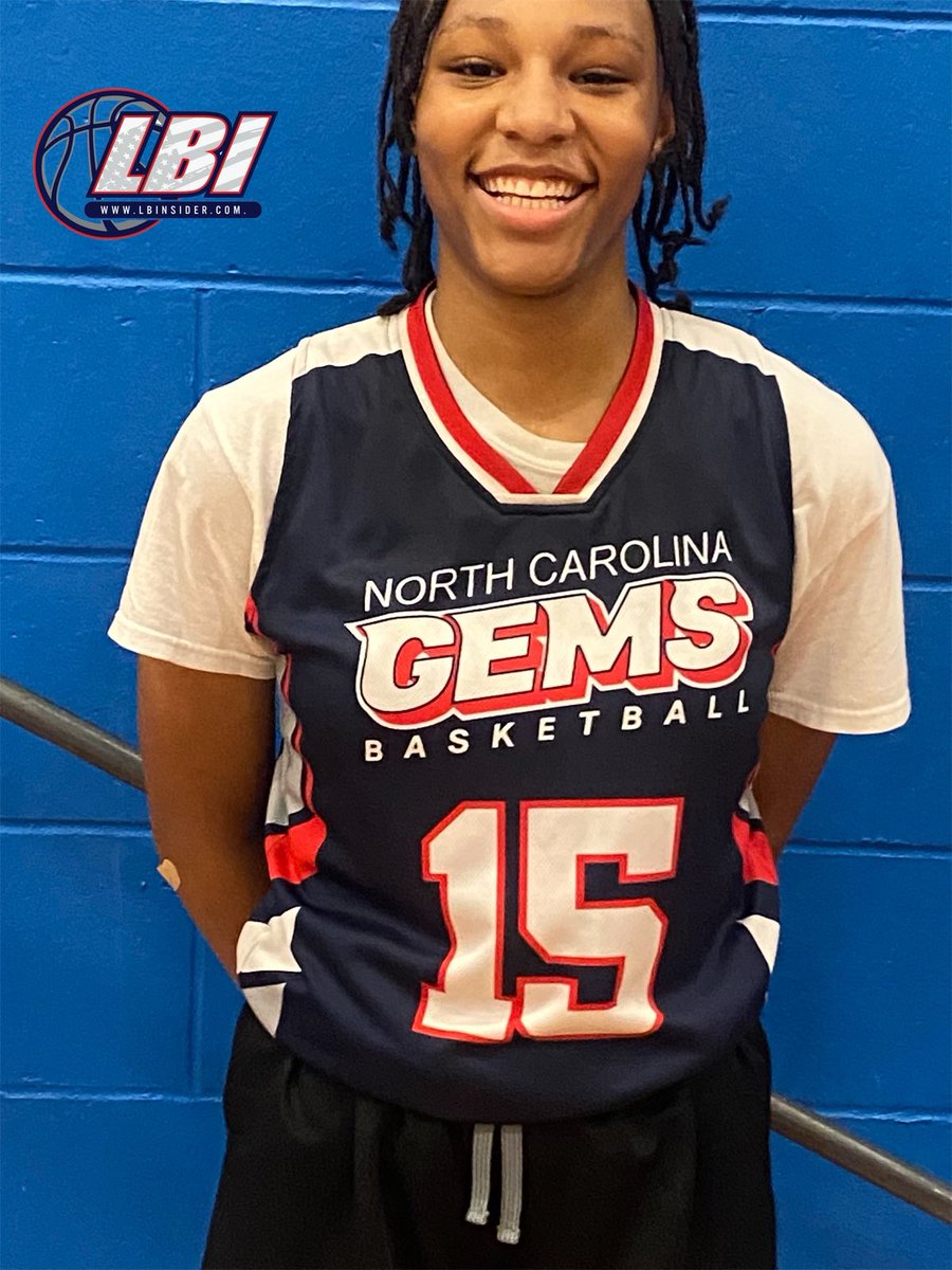 R_SimoneP's tweet photo. With a deep 3 from Gabby Mebane (‘26) in the final seconds, the NC Gems defeat FBC Queen City 31-28! #GreatGame
#LBINCJamFest @LBInsider @LBI_Carolina @LBIMarcy @LBI_Steve @wadesworld32 @LBIPremierBB https://t.co/AhM0wWAsw0