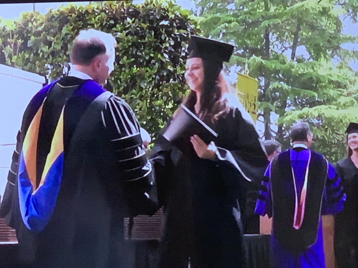 Julia Earl tweet media