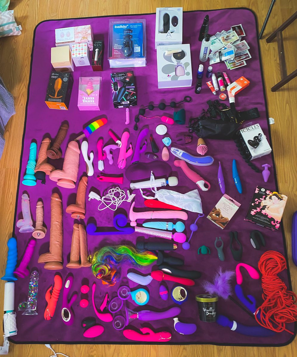 EmmaAus27418832's tweet photo. Organizing my toys because they’ve taken over! 😅😂 https://t.co/tEm5gUtMCi