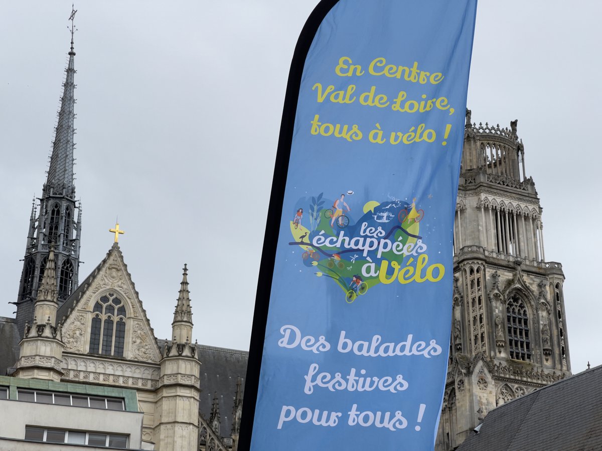 RCValdeLoire's tweet photo. #Vélo 🚲
🎉 Un grand succès pour le @velotour #Orléans ! Le Président @fbonneau a remis un vélo électrique offert par la @RCValdeLoire aux gagnants de notre concours de déguisements : bravo à la "famille pirate" ! 🏴‍☠️
 
🙏 Les Échappées à Vélo continuent ↙️
https://t.co/oemfbziBzz https://t.co/VsRmtWMfYN