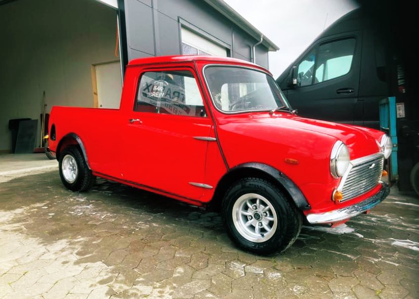 Spider_Sam_'s tweet photo. This 1976 #Mini pick-up just went up for sale locally. I think I am in love! ❤️🚘
#VintageCars #TinyTurbo 🚗 https://t.co/7gK4hrQbUM