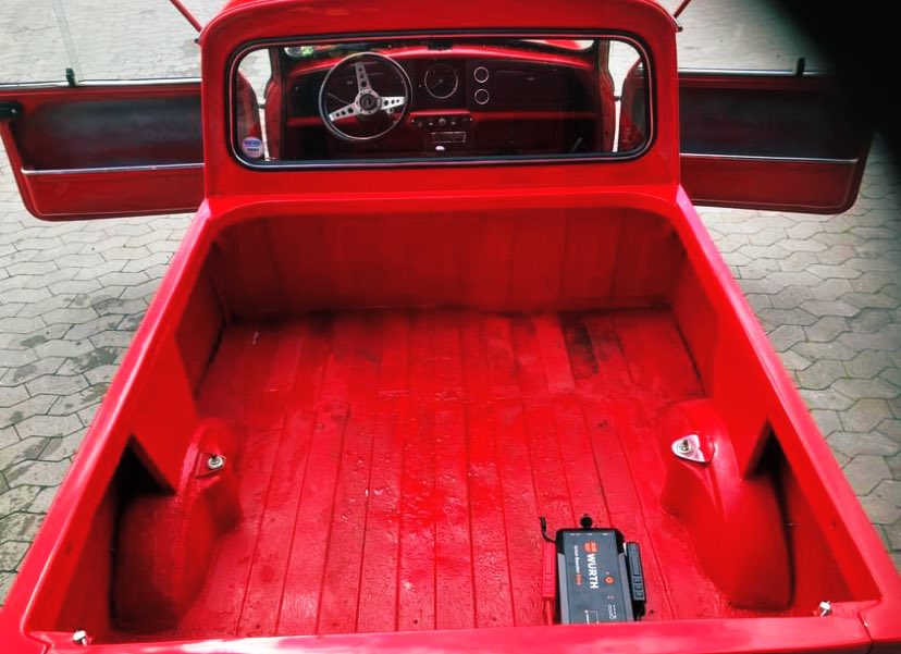 Spider_Sam_'s tweet photo. This 1976 #Mini pick-up just went up for sale locally. I think I am in love! ❤️🚘
#VintageCars #TinyTurbo 🚗 https://t.co/7gK4hrQbUM