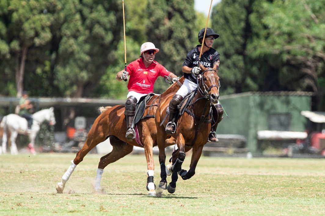 fundacionRCPB's tweet photo. NEGRITA CAMPEÓN 
del BPC Negrita Cup tras vencer por 7-6 al Engel &amp; Völkers. 
Román Fortunato fue tercero al imponerse al De Antonio Yachts por 7-6 1/2. 
¡Enhorabuena a todos! 👏🏼👏🏼

📷 @irenebel_photography 

#negrita #bpcnegritacup #engel&amp;völkers #polo #caballos #fundacionrcpb https://t.co/3whblJmFmr