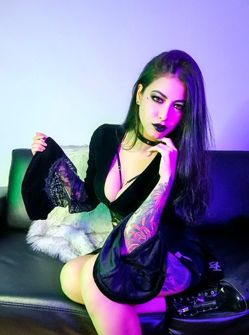 #WorldGothDay 🖤🐈&zwj;⬛🕯 @SuicideGirls @suicidegirls_ar https://t.co/fUxD6bpSWa<a href="/tag/worldgothday"class="tags">#WorldGothDay</a><a class="tags" href="/tag/suicidegirls">@suicidegirls</a><a class="tags" target="_blank" title="On Twitter" href="/?out=eyJ0eXAiOiJKV1QiLCJhbGciOiJIUzUxMiJ9.eyJpYXQiOjE3MjAxNzk2NzksImlzcyI6InR3cG9ybnN0YXJzLmNvbSIsIm5iZiI6MTcyMDE3OTY3OSwiZXhwIjoxNzUxNzE1Njc5LCJyZWRpcmVjdF91cmwiOiJodHRwczovL3R3aXR0ZXIuY29tL3N1aWNpZGVnaXJsc19hciJ9.9FUXm3HxrAAN1XMHSWnGlOcSE33I7SALJE-3RFDh1-TThJEHGHB_u0f8sf-ZoOAN6GE8SvtRrfPUQ4-VsSzKZw">@suicidegirls_ar</a>