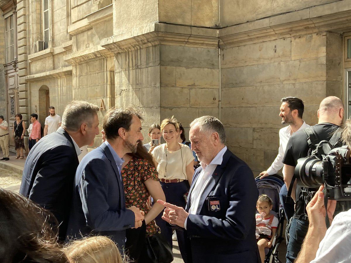 alias_caracalla's tweet photo. Quel commentaire pour cette photo ? #lyon #OL #OLFeminin #gregorydoucet #lyonpeople ⬇️ https://t.co/lHP9yxkgIQ