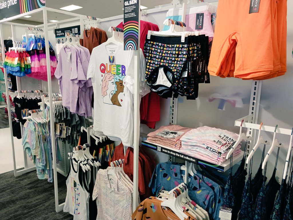 PutsNobody's tweet image. ❤🧡💛💚💙💜🤍🖤🤎
Beaming with PRIDE over this new collection and DBO's Nik and Jasmin for executing the set flawlessly! I foresee this assortment selling out quick, so get it while you still can! Definitely my favorite gateway thus far, so cute, affordable and inclusive! ❤🎯🌈