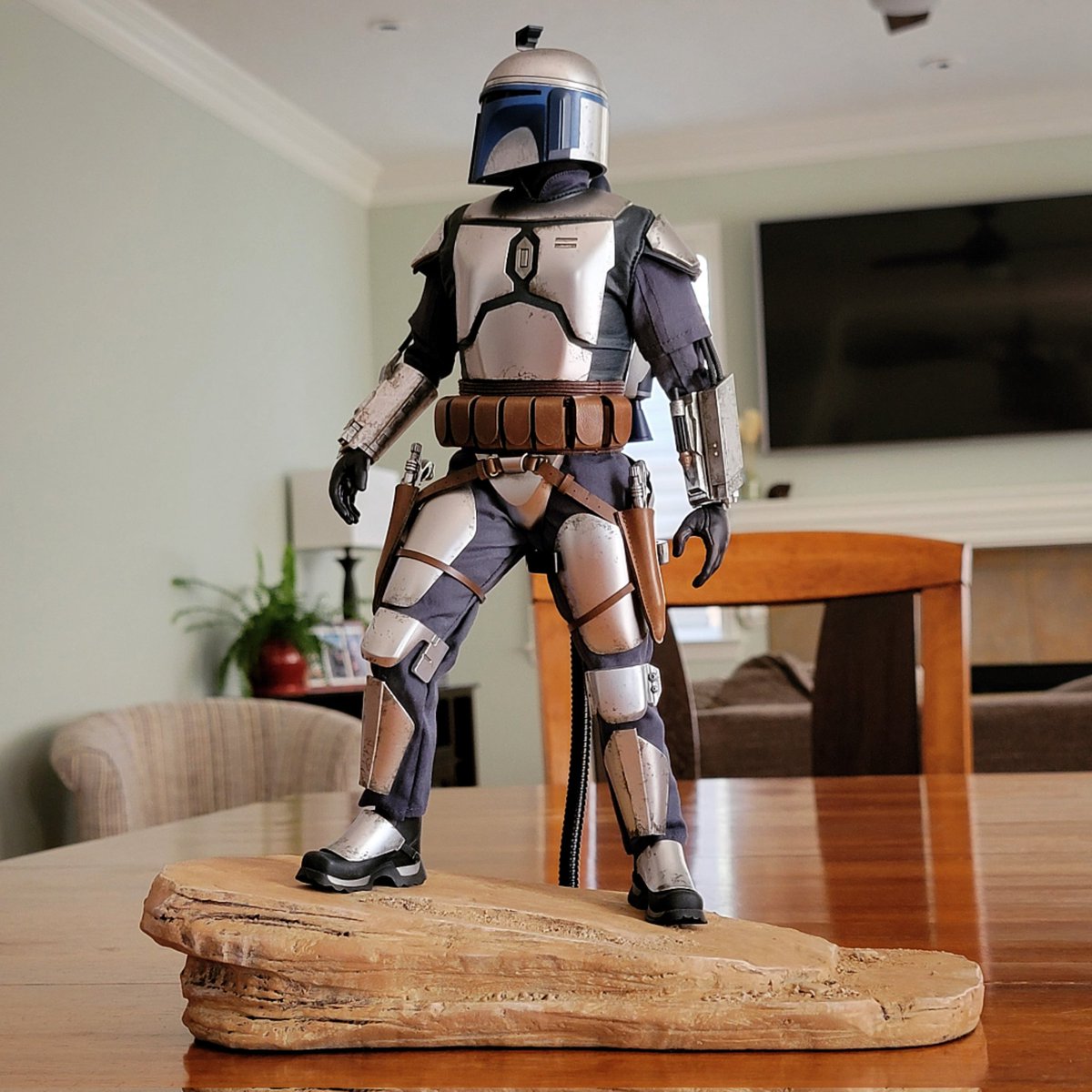 unboxux's tweet photo. Jango Fett arrived! Lots of posing and display options with this guy. https://t.co/TSPtmsgH8g