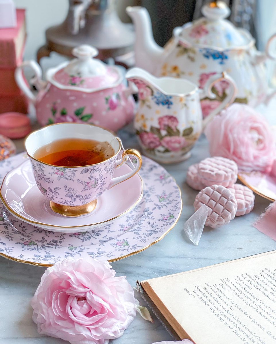 "Among the changing months, May stands confessed the sweetest, and in fairest colors dressed." —James Thomson

This sweet and feminine afternoon tea by @suburbancrunchygirl would be a terrific way to enjoy a lovely spring day.