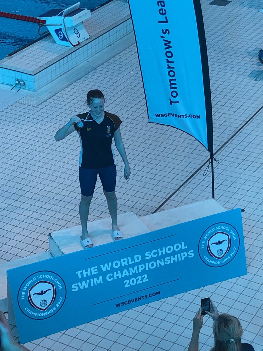 So proud of Eleanor, silver medal in 200m breaststroke ⁦<a href="/sedberghsport/">Sedbergh Sport</a>⁩ great experience at the London Aquatic Centre