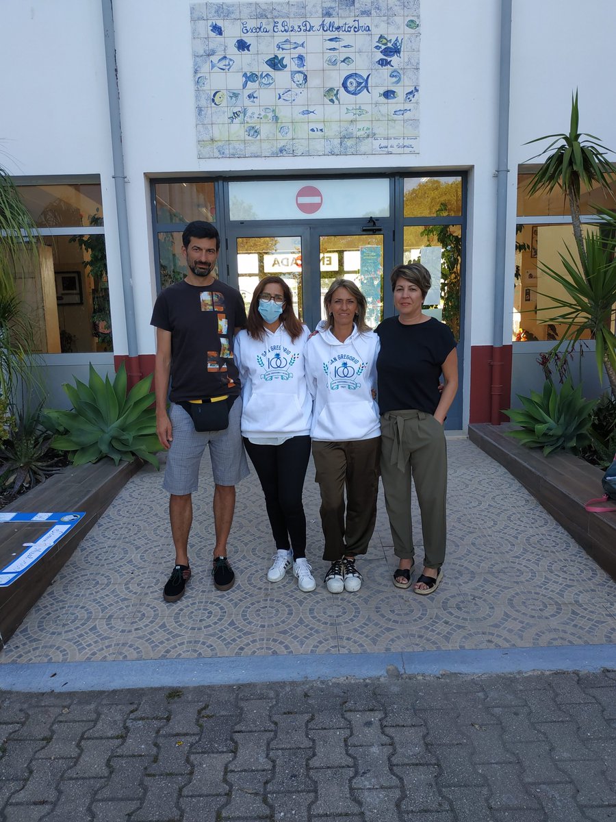 colsangregorio's tweet photo. Dos profesores del Col San Gregorio realizan una estancia de una semana en el Agrupamento de Escolas Dr. Alberto Iria de Olhão de #portugal 🇵🇹🇵🇹🇪🇺

Seguimos aprendiendo sobre #bilingüismo para poder enseñar gracias al programa @Erasmus_Project  #InternacionalizaciónSG https://t.co/vQPYmkQVur