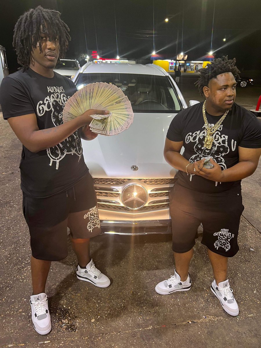 LiPete8's tweet photo. You Was In Class Nigga I Was Getting Money 💰🧏🏾‍♂️ Just Bought 20 Bows Remember i Was Getting Fronted 🙌🏾
#FreeSnow https://t.co/3u0XyYgIRm