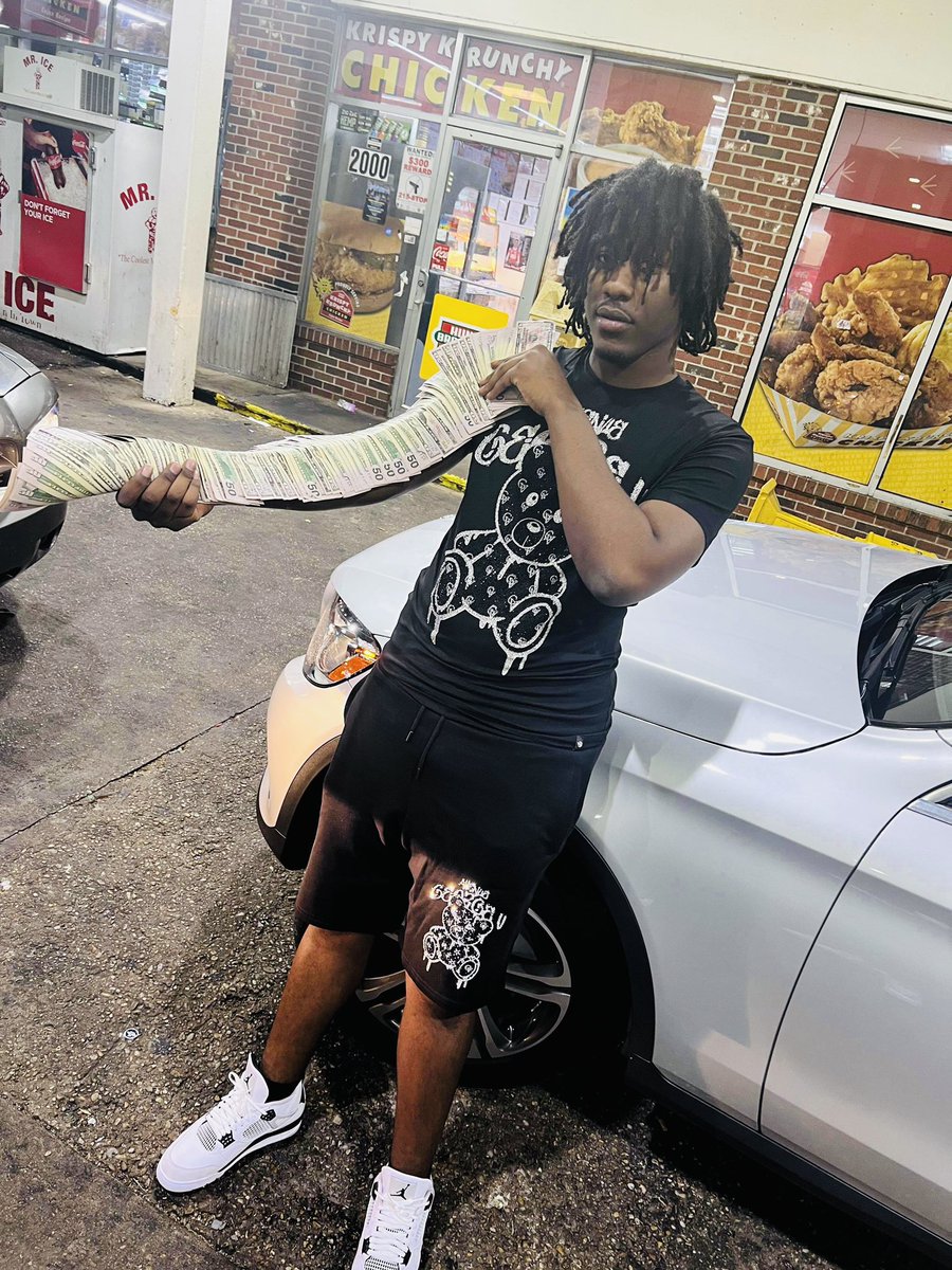 LiPete8's tweet photo. You Was In Class Nigga I Was Getting Money 💰🧏🏾‍♂️ Just Bought 20 Bows Remember i Was Getting Fronted 🙌🏾
#FreeSnow https://t.co/3u0XyYgIRm