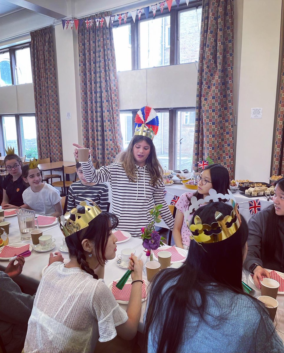 sfc_boarding's tweet photo. ‘To the Queen’ royal toast by our youngest boarder at our platinum jubilee afternoon tea . Our catering team @holroydhowe did an amazing job #afternoontea #platinumjubilee #boarding #boardinghouse #holroydhowe #sfcboarding #sfcboardingfun https://t.co/UgNaLW2Kzm