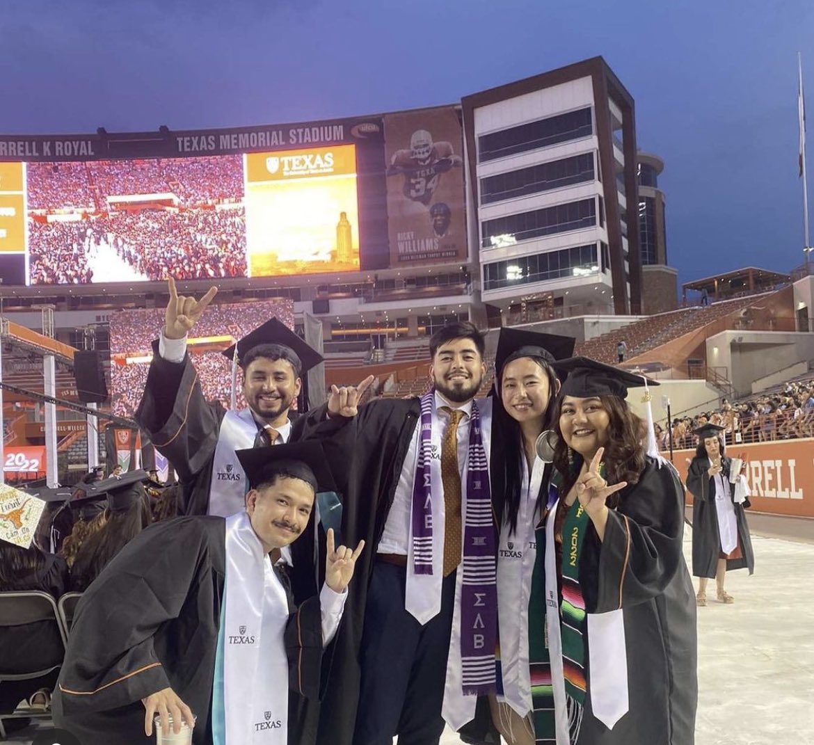 jonlop11's tweet photo. Time to change the world 🐮🤠🎓 https://t.co/8YyCt4P88k