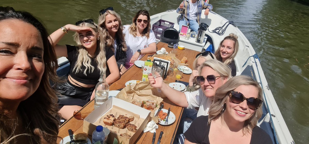 Teamuitje '22 was heerlijk! Bootje varen, borrelen &amp; eten in...Utrecht❤️ 
#rumclubutrecht #www.petravandenburg.nl