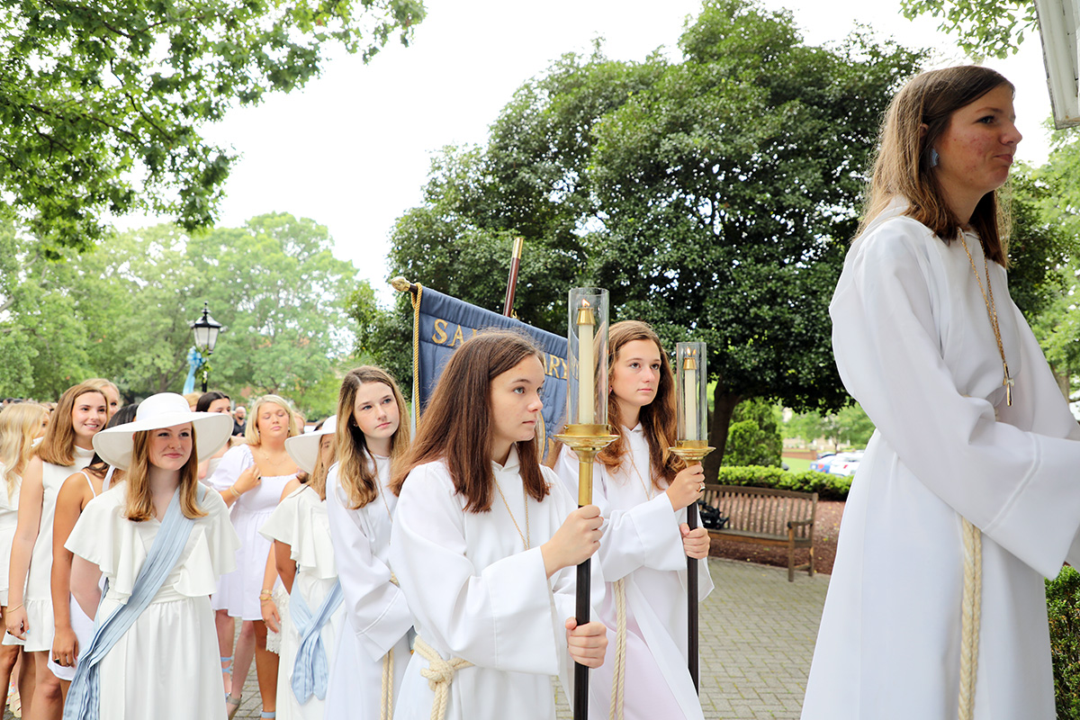 SaintMarysNC's tweet photo. Baccalaureate for the Class of 2022 in Saint Mary's Chapel, Sunday morning, 9:30 a.m., prior to commencement exercises. The Rev. Maggie Stoddard, Saint Mary's Chaplain, presided. #baccalaureate2022 #commencementweekend @naes_episcopal https://t.co/3U8RVpzm3B