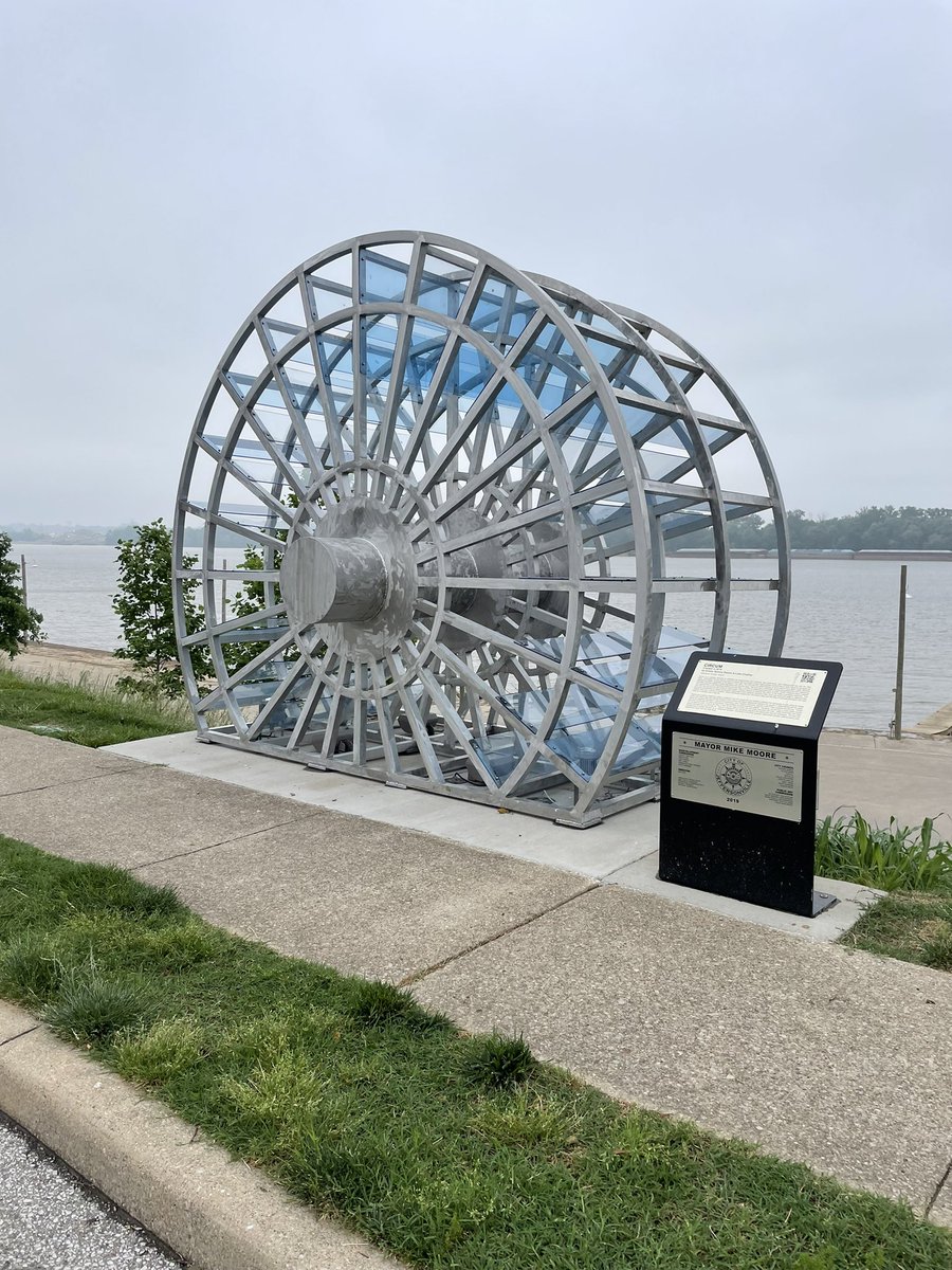 Terrifictweber's tweet photo. Enjoyed a walk across Big Four Bridge exploring Jeffersonville. #walkaday #sundayvibes https://t.co/2XrO1uhSMP