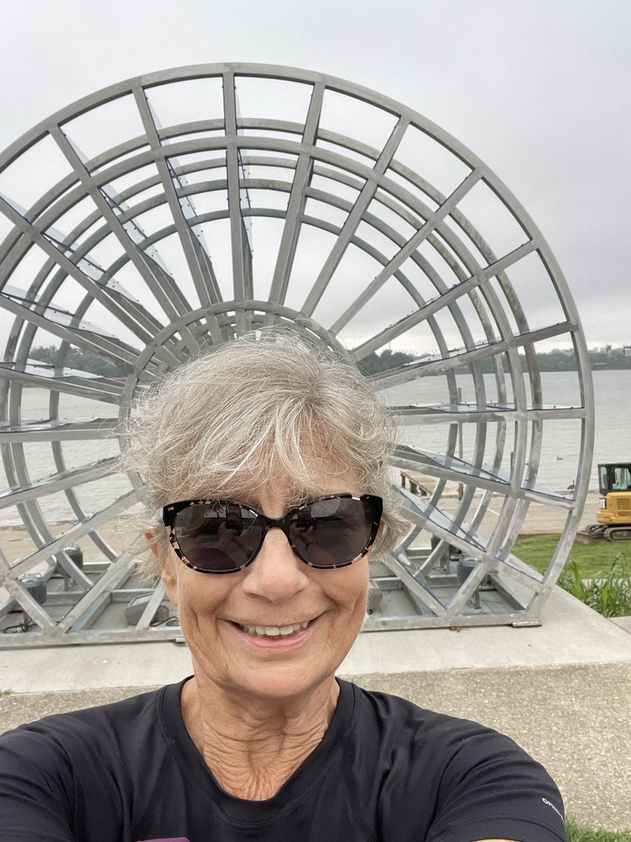 Terrifictweber's tweet photo. Enjoyed a walk across Big Four Bridge exploring Jeffersonville. #walkaday #sundayvibes https://t.co/2XrO1uhSMP