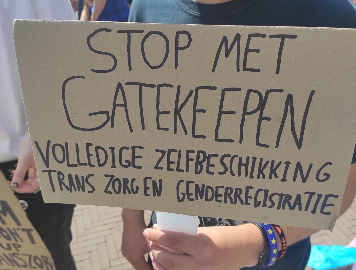 writerofscratch's tweet photo. "Stop gatekeeping.
Absolute self-determination
Trans healthcare and gender registration."
#TransZorgNu #TransZorgU https://t.co/oyObhrJ7qI
