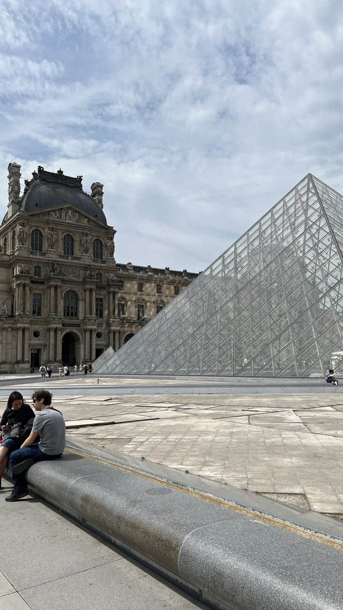 jcrral's tweet photo. Mi nuevo objetivo en la vida es vivir en París https://t.co/yyt36LTYLo