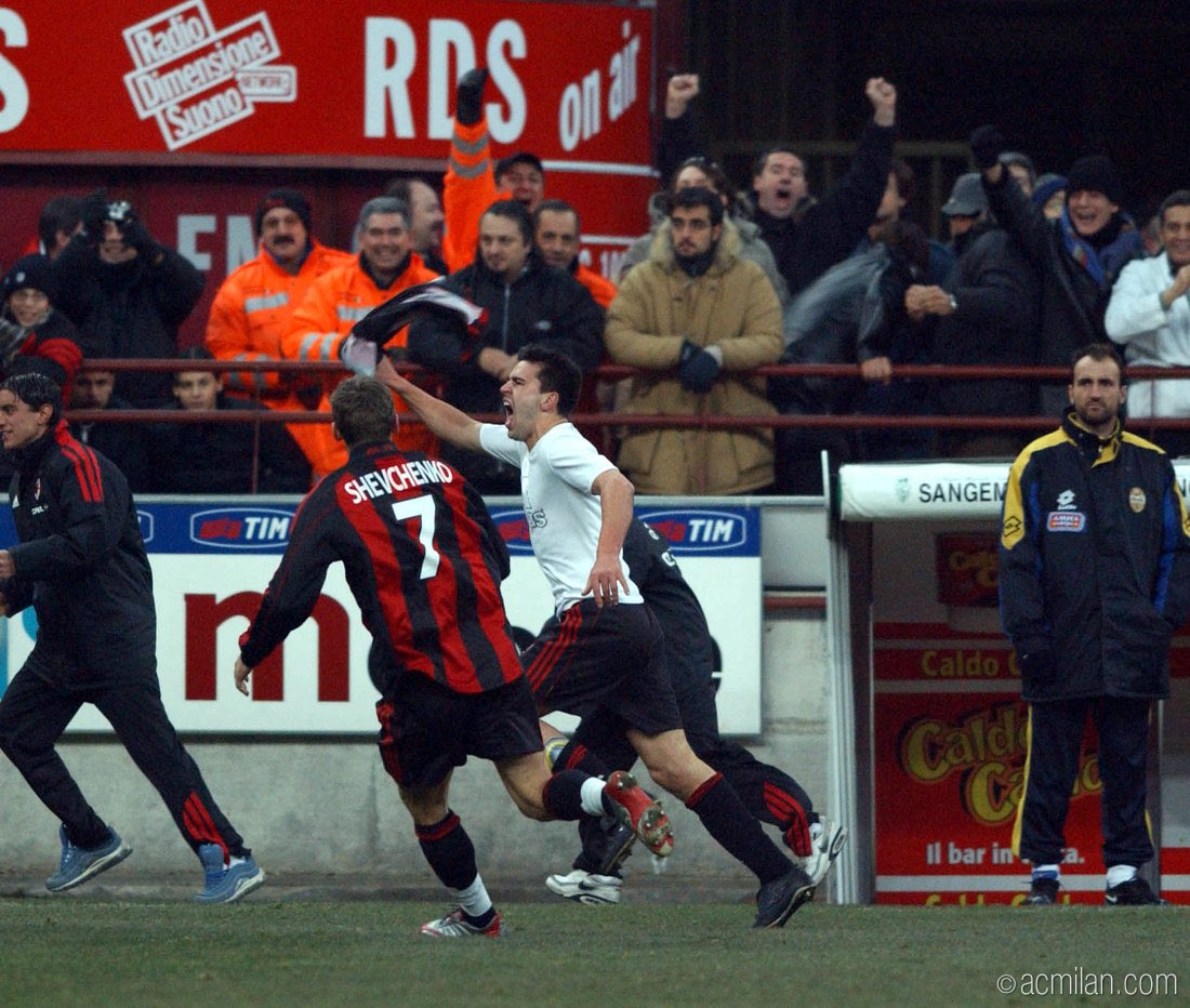 CosminContra2's tweet photo. Congratulazioni per il 19 campionato de la istoria. 
FORZA MILAN!!!!!!!! https://t.co/zW5CNrEiVD