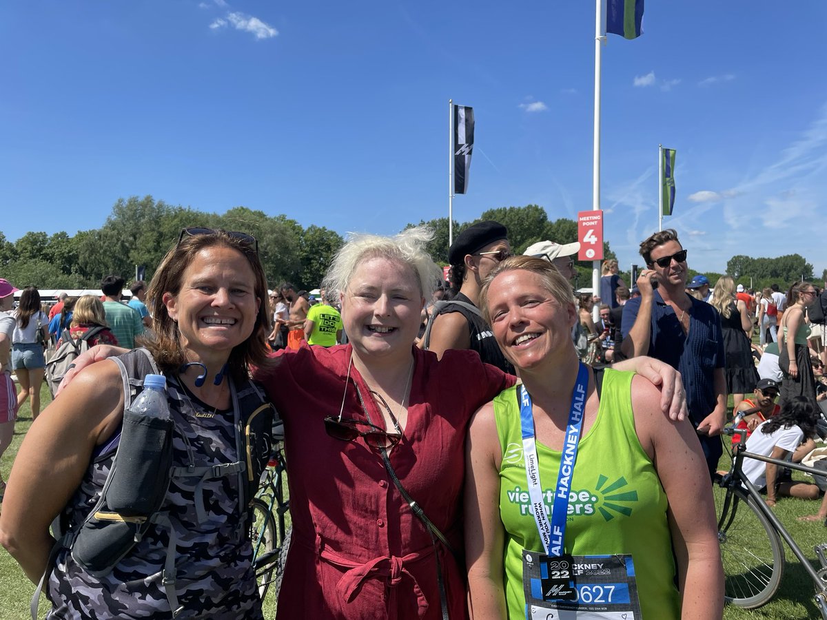 Fab to meet @siobhni today at the very hot Hackney Half. What a legend! Thank you for the photo @sumcdo was a very happy Derry Girl 😁