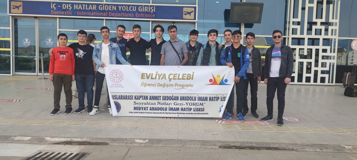 midyataihl's tweet photo. Evliya Çelebi Öğrenci Değişim Programı kapsamında Uluslararası Kaptan Ahmet Erdoğan Anadolu İmam Hatip Lisesi ile ortak yürüttüğümüz projemizin İstanbul ayağı için yola çıktık. @nazifyilmaz06 @mehmetnezirg @mebdogm @dogm_arge @haldehs @mardinilmem @midyatkaymakam @midyatilcemem https://t.co/7vGC25aiOw