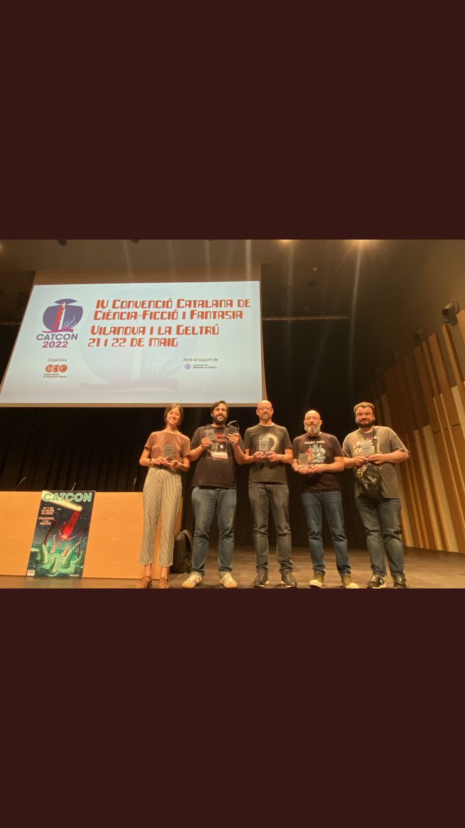 Sovint anem de bòlit i no ens aturem a pensar-ho, però avui amb <a href="/eloikraken/">Eloi Puig</a> hem vist que en molt poc temps i molta feina, <a href="/MaiMesLlibres/">Mai Més</a> ha aconseguit haver guanyat ja Premis Ictineu de la <a href="/Sc2f2/">SCCFF</a> en TOTES les categories. És una fita. L’enhorabona, <a href="/SorgioPorex/">Sorgio Porex</a> i <a href="/JUDITTAA/">Judit Terradellas</a>! 🙌🏾