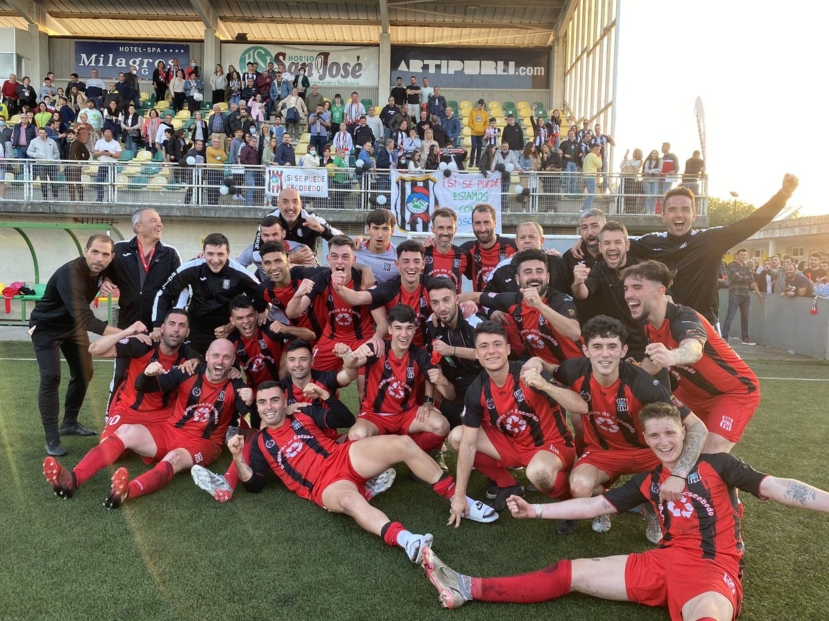 Y así como empezó, como una piña, acabamos. Temporada con altibajos que siempre supimos superar. Y el premio al trabajo llegó con la fase de ascenso. No ha podido ser, y es un palo duro pero hemos disfrutado de la experiencia que tanto nos merecíamos. Volveremos más fuertes