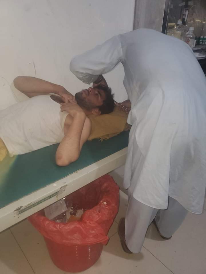 PakhtunSF_UOP's tweet photo. پشتون سٹوڈنٹس فیڈریشن پشاور یونیورسٹی   ہزارہ یونیورسٹی میں پشتون طلبا کے ساتھ ہونے والے تشدد کی بھرپور الفاظ میں مزمت کرتی ہے. ہزارہ یونیورسٹی میں یہ واقعات معمول بن چکی ہیں یونیورسٹی اور  ضلعی انتظامیہ کی مجرمانہ خاموشی اس طرح کے واقعات کو مزید تقویت دے گی ۔ https://t.co/k0rbFEFgnm