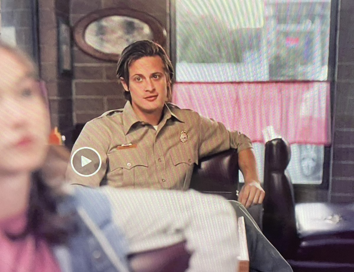 Finally got a chance to watch #DisappearanceinYellowstone, and I’m glad to see that <a href="/ArenBuchholz/">Aren Buchholz</a> still leans even when he’s playing a super creepy character 😂 #leaning