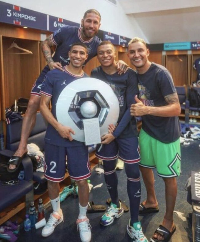 SMesa88's tweet photo. @Oscar_Abolo @Canadier14 No es por empeorarlo amigo pero mira que foto 🤣 https://t.co/TFgxD8wFk0