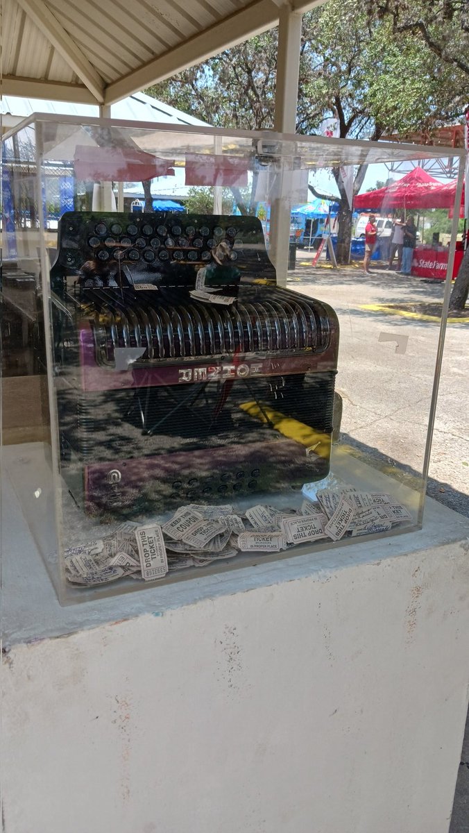 JennTPR's tweet image. What a wonderful day to be out at the Tejano Conjunto Festival 🎤🪗🎶