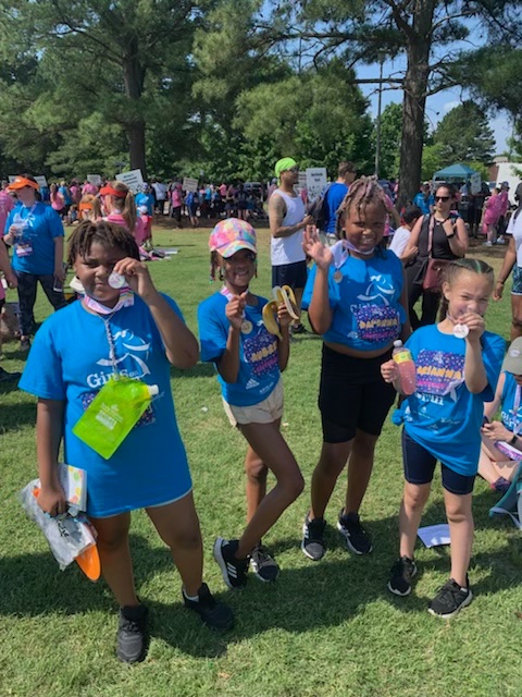 𝙾𝚞𝚛 𝙶𝚒𝚛𝚕𝚜 𝚁𝚘𝚌𝚔!! 𝚂𝚑𝚘𝚞𝚝 𝚘𝚞𝚝 𝚝𝚘 𝚘𝚞𝚛 𝙶𝚒𝚛𝚕𝚜 𝚘𝚗 𝚝𝚑𝚎 𝚁𝚞𝚗 𝚌𝚕𝚞𝚋. 𝚃𝚑𝚎𝚢 𝚙𝚊𝚛𝚝𝚒𝚌𝚒𝚙𝚊𝚝𝚎𝚍 𝚒𝚗 𝚊 𝟻𝙺 𝚠𝚒𝚝𝚑 𝚝𝚑𝚎𝚒𝚛 𝚙𝚎𝚎𝚛𝚜, 𝚜𝚌𝚑𝚘𝚘𝚕 𝚜𝚝𝚊𝚏𝚏 &amp; 𝚌𝚘𝚖𝚖𝚞𝚗𝚒𝚝𝚢 𝚝𝚘 𝚌𝚎𝚕𝚎𝚋𝚛𝚊𝚝𝚎 𝙶𝚒𝚛𝚕𝚜 𝚘𝚗 𝚝𝚑𝚎 𝚁𝚞𝚗!