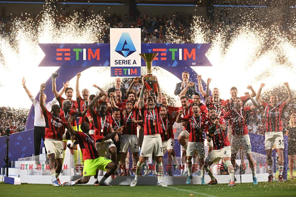 davidecalabria2's tweet photo. CAMPIONI D’ITALIA 🏆❤️🖤 https://t.co/sNDbWj79WD