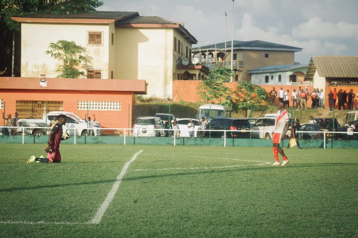 USBOssou's tweet photo. #CMSUSB
Le résumé (photos) de nos difficultés offensives aujourd’hui...
Le staff et les joueurs ont promis de corriger ça, dès mercredi, à Bitam, contre AS Dikaki 💯
Il faut vite relever la tête, et la reprendre (au classement)💪🏻
#USBOssou #NationalFoot #Gabon https://t.co/o7y1SfkUKp