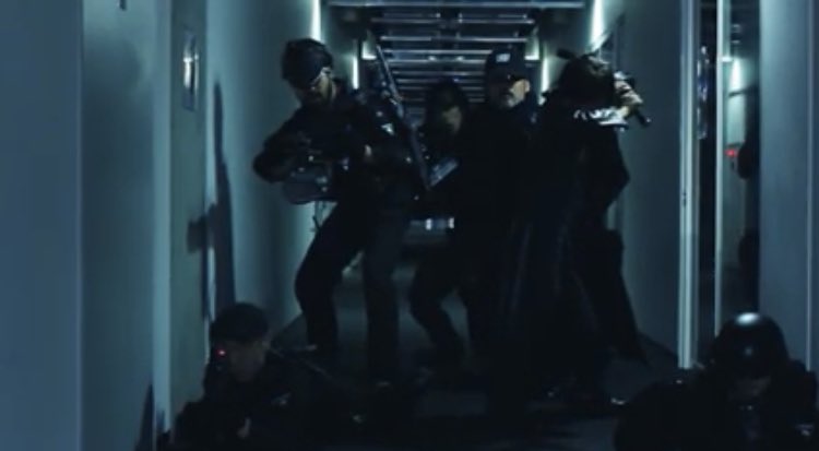 zonbi5bloodbath's tweet photo. 『U.M.B.F』(短編18年YouTube)
対モンスター特殊部隊U.M.B.F。怪物鎮圧に出動するが…
バイキング中2プレート全乗せ物。銃！日本刀！特殊部隊に怪物！衝動に身を任せて好きなモノを全部ぶっ込んだ俺の特撮を味わえ！尻上がりに映画が身の丈を超えて暴走していき、若さと熱さに当てられてしまう。良作。 https://t.co/8Lyp653pOQ
