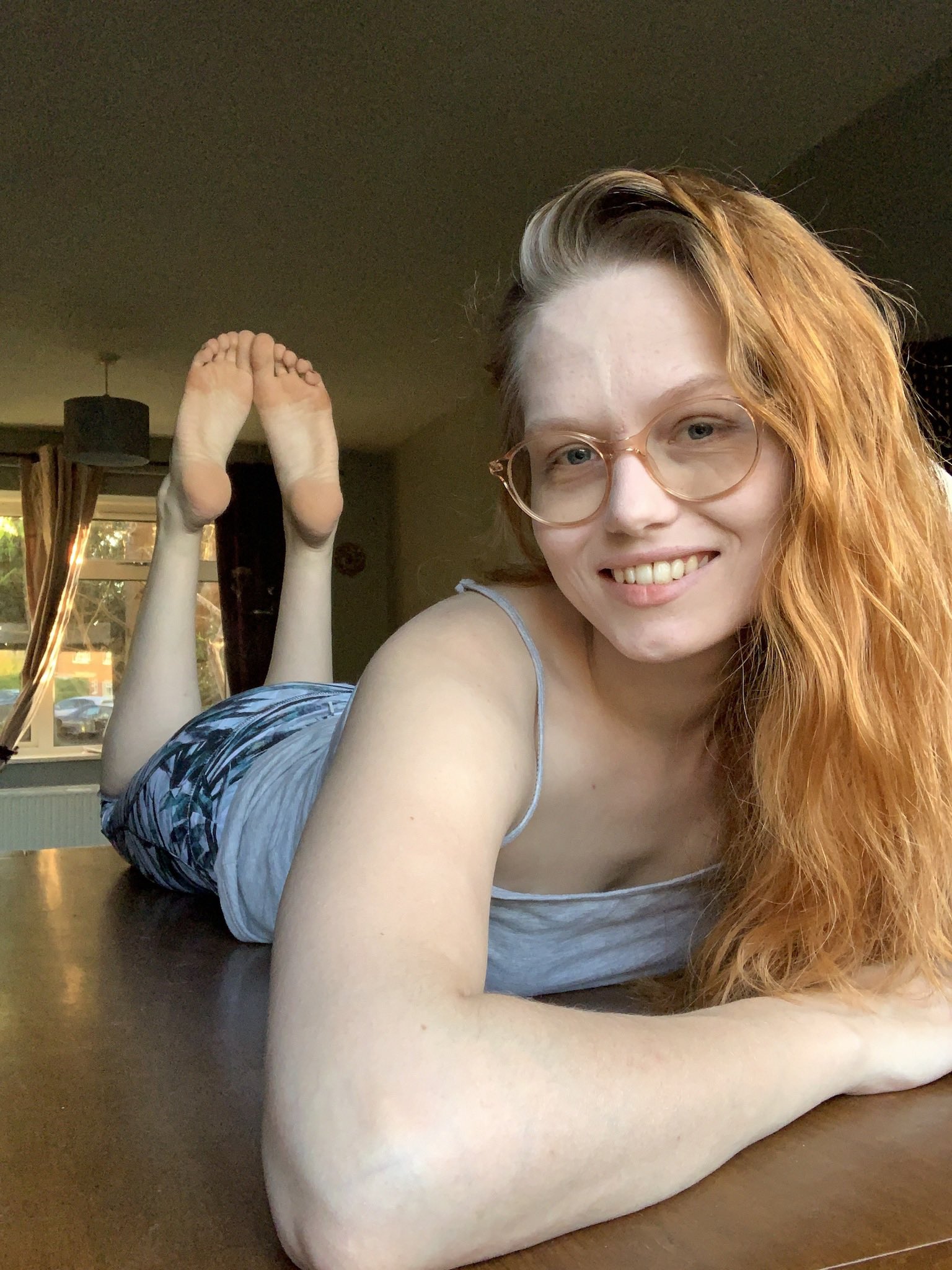 queenoftheooh on X: #thepose have you had a relaxing weekend so far ?  Soles ~ toes ~ feet ~ barefeet ~ barefoot ~ the pose ~ legs ~ glasses ~  redhead ~