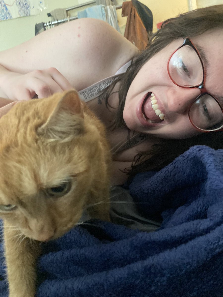 AllHailBurnzy's tweet photo. Waking up to my two favorites never gets old. #CheesyPost #Ad https://t.co/Wrd9HyN4sA