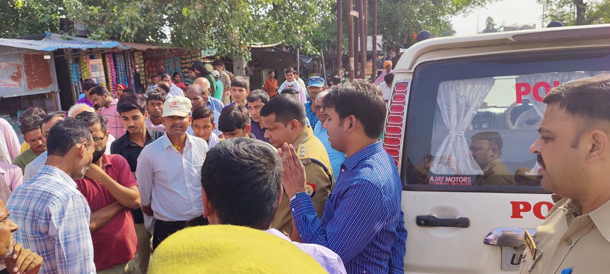 SdmPankaj's tweet photo. Sdm co and arto ke sath वाहनों की चेकिंग 
@DmKheri
@ChiefSecyUP @CMOfficeUP https://t.co/XpSei4inaA