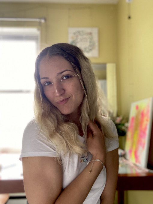 Just having fun painting my face with a white eyeliner&hellip; how to make life so simple ☺️🤍🌸 https://t.co