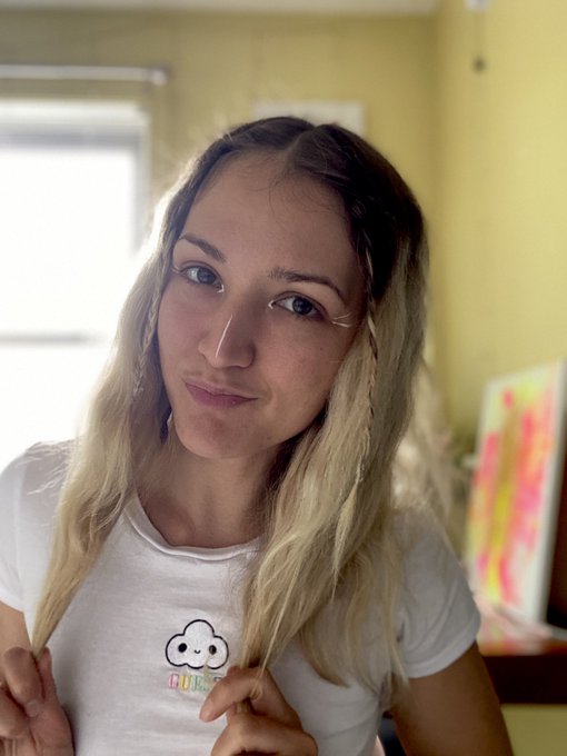 Just having fun painting my face with a white eyeliner&hellip; how to make life so simple ☺️🤍🌸 https://t.co